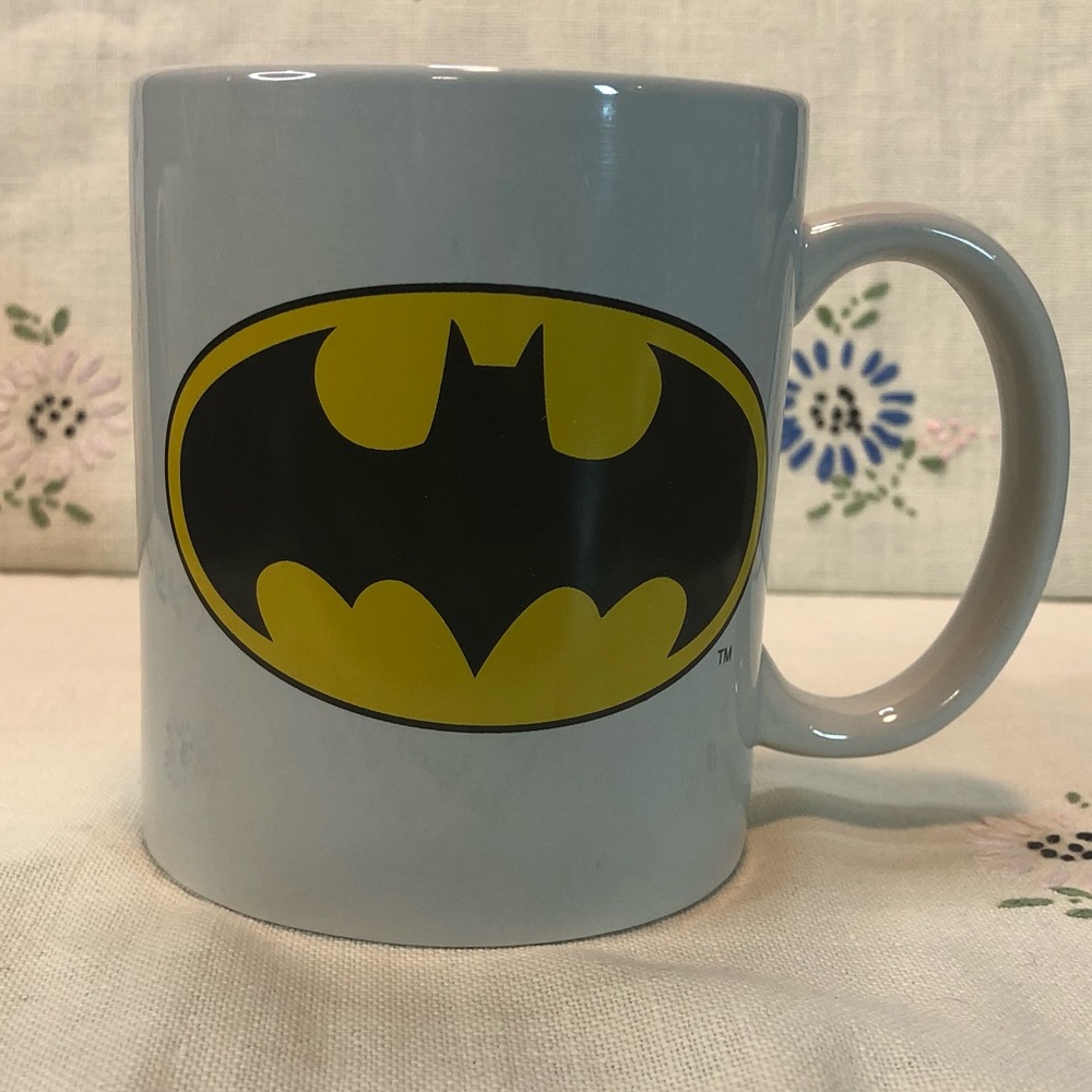 TM & DC Comics (s13) Batman mug. Grey with yellow and black logo.